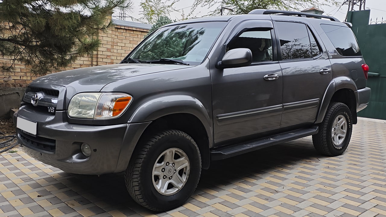 Toyota Sequoia 2004 (Grey)