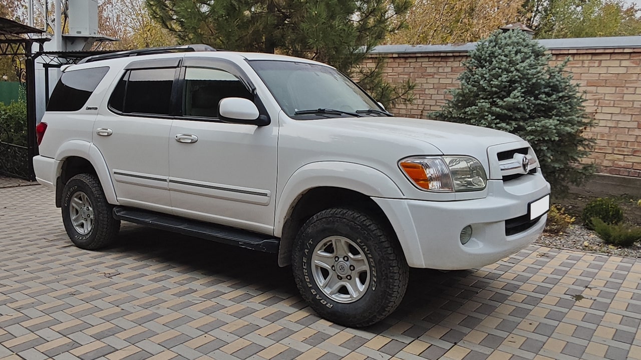 Toyota Sequoia 2004 (White 947)