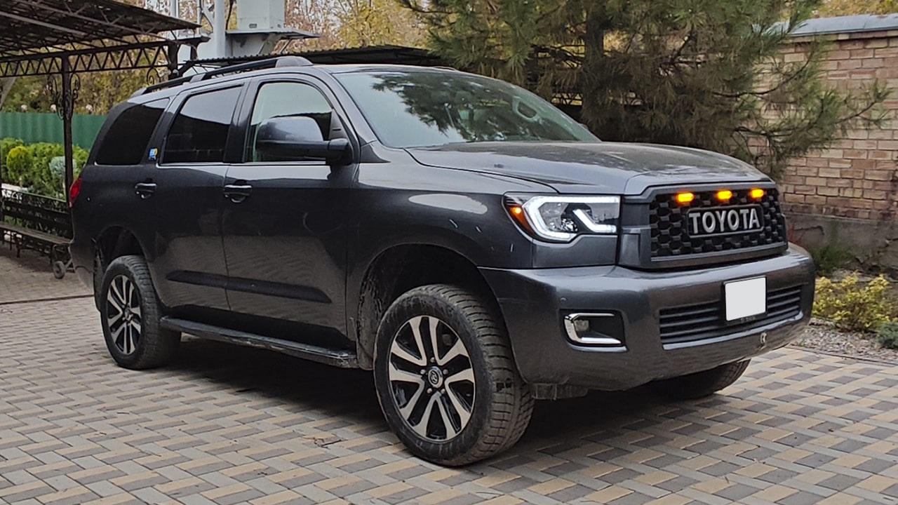 Toyota Sequoia 2017 (Grey)